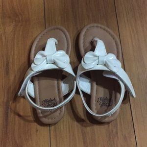 White Size 8 Toddler Girls Sandals with Bow
